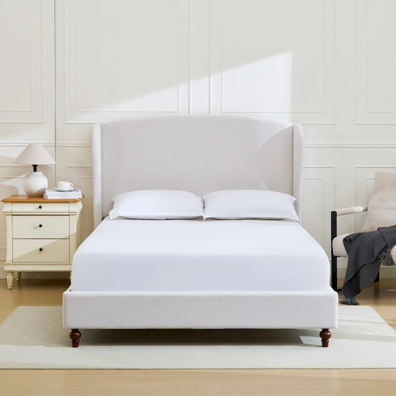 Letto a piattaforma imbottito con testiera ad ali e gambe in noce