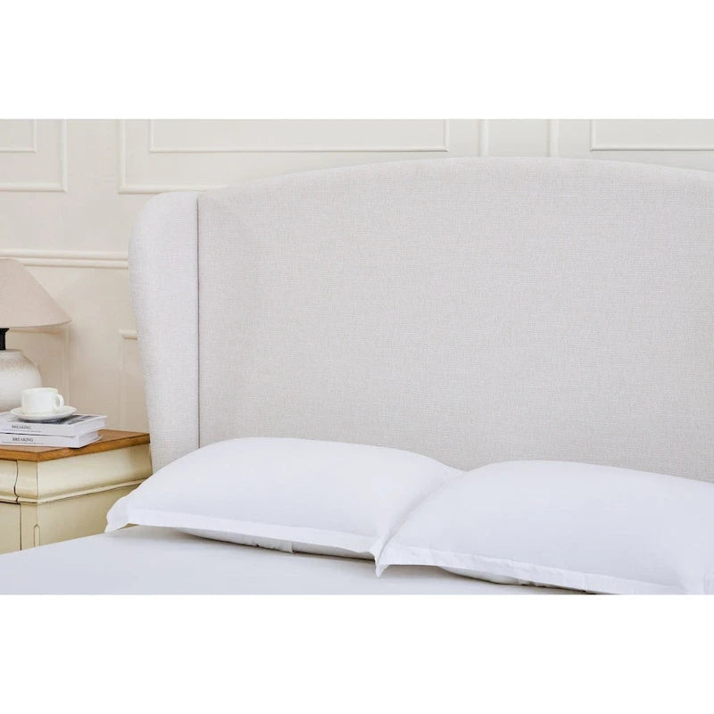 Letto a piattaforma imbottito con testiera ad ali e gambe in noce