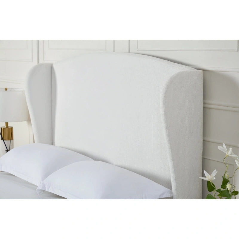 Letto a piattaforma imbottito con testiera ad ali e gambe in noce