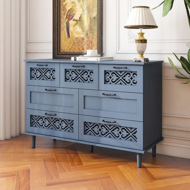 Cassettiera orizzontale a 7 cassetti in stile retrò con pannello dei cassetti intagliato e maniglia in metallo per camera da letto, soggiorno