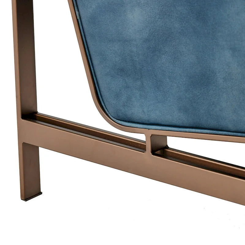 Poltrona Club in pelle blu con struttura in ottone 22W x 21D x 18.5H