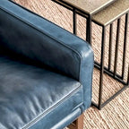 Poltrona Club in pelle blu con struttura in ottone 22W x 21D x 18.5H