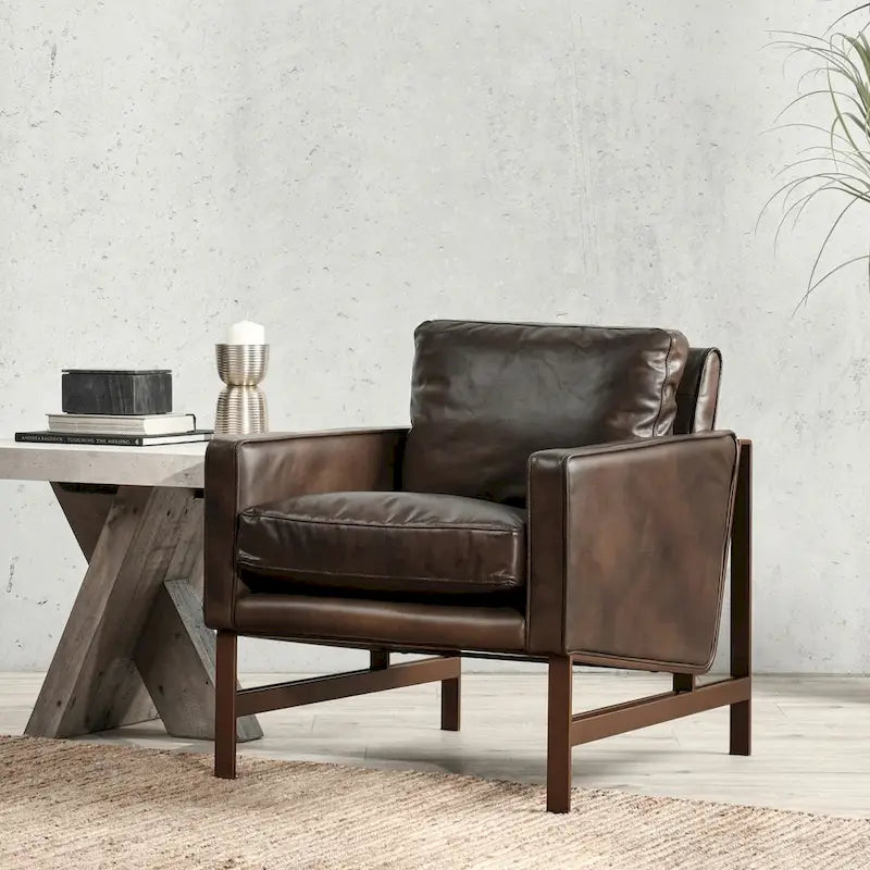 Poltrona Club in pelle blu con struttura in ottone 22W x 21D x 18.5H