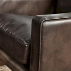 Poltrona Club in pelle blu con struttura in ottone 22W x 21D x 18.5H